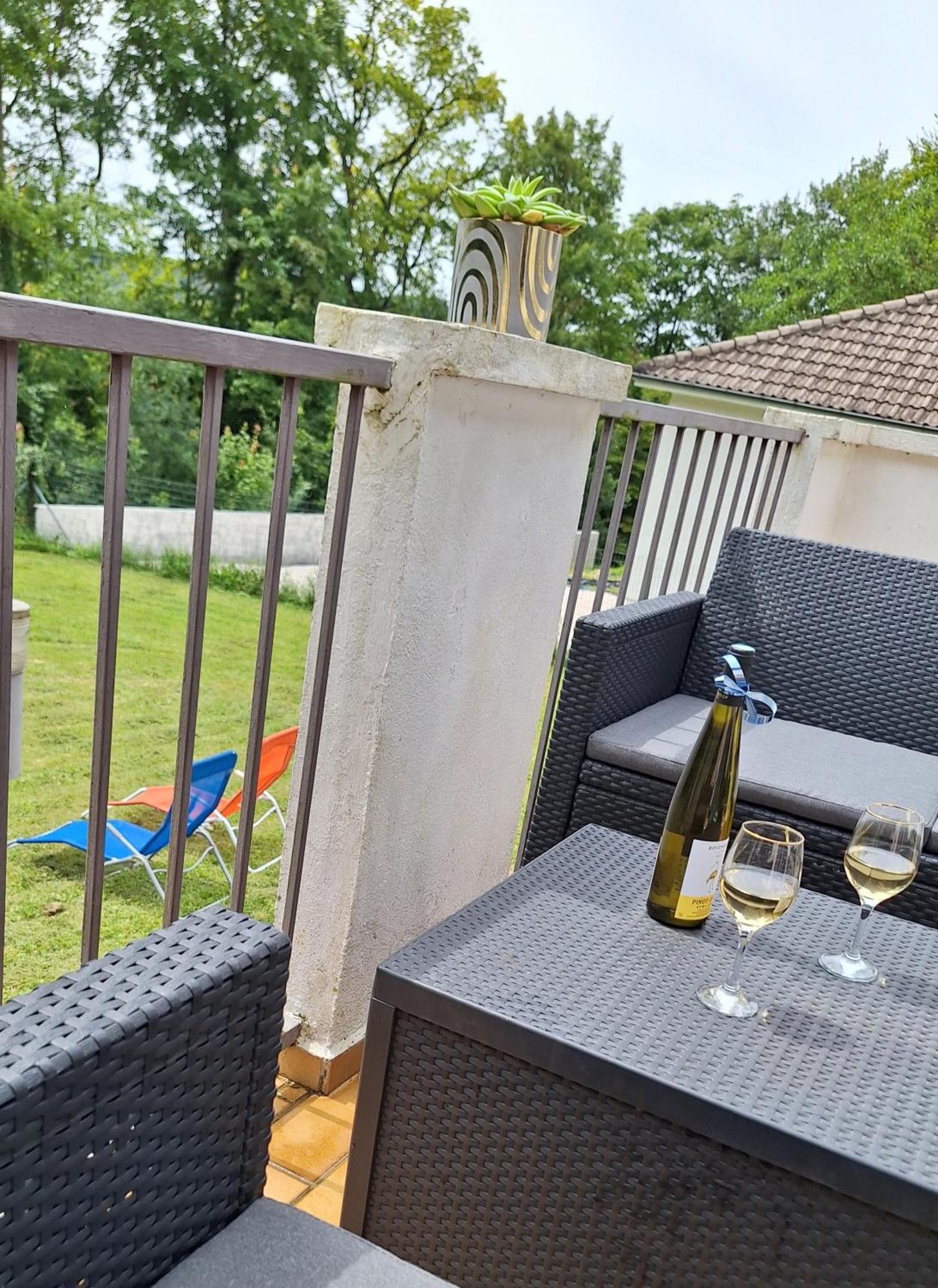 Agreable Maison Avec Jardin A Joinville Exteriör bild